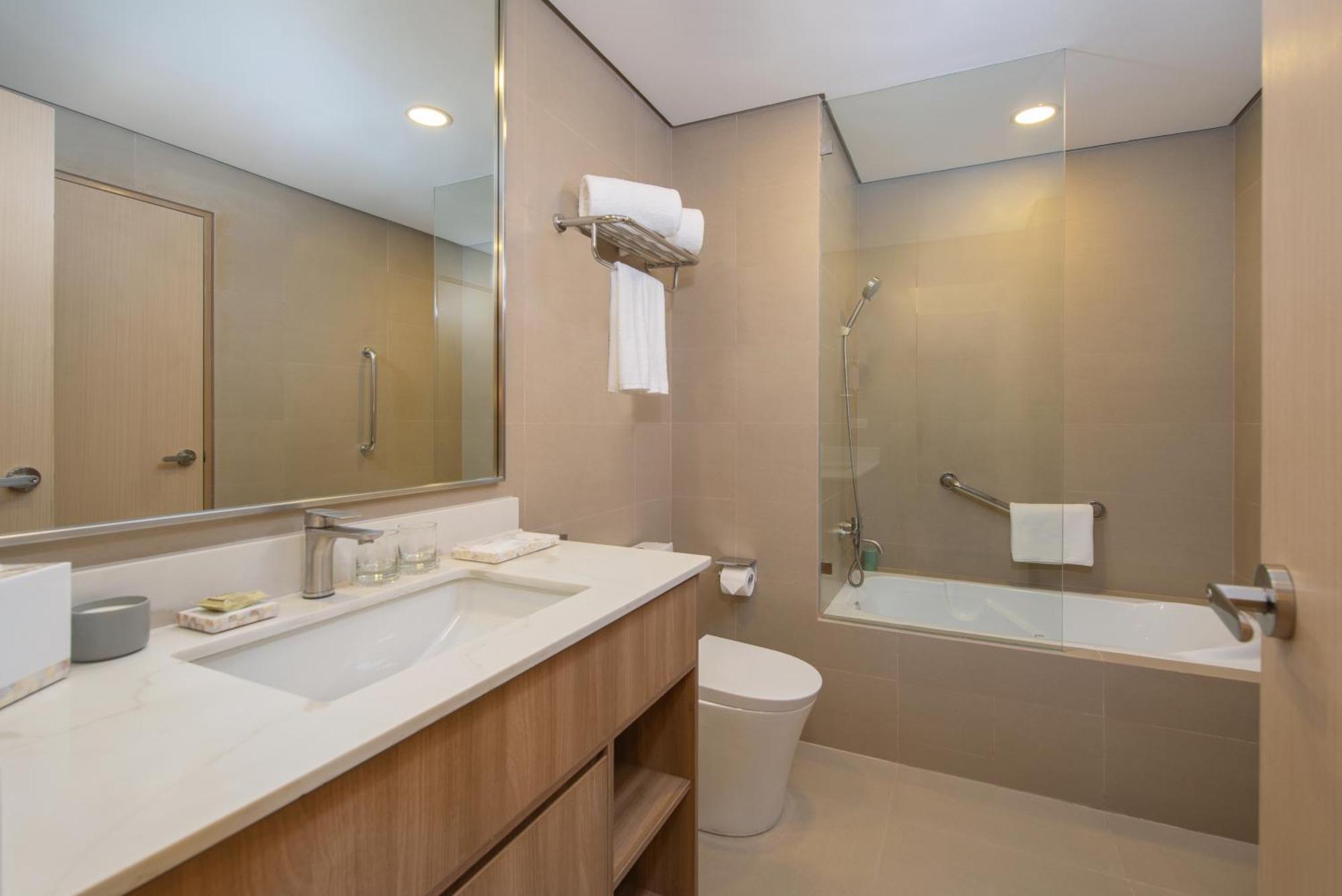 Somerset Valero Makati San Pedro Makati Exterior foto